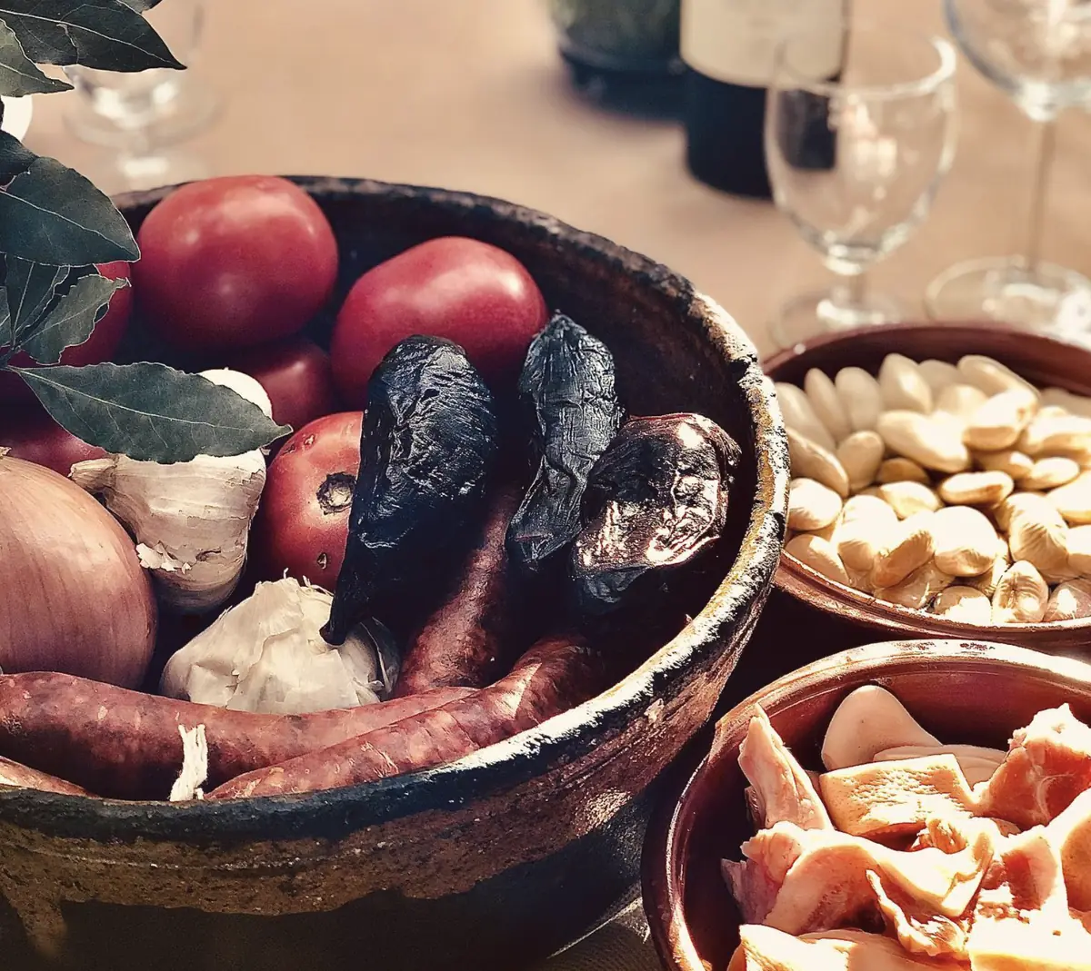 Ingredientes del cocido: judiones, chorizo, morcilla y verduras