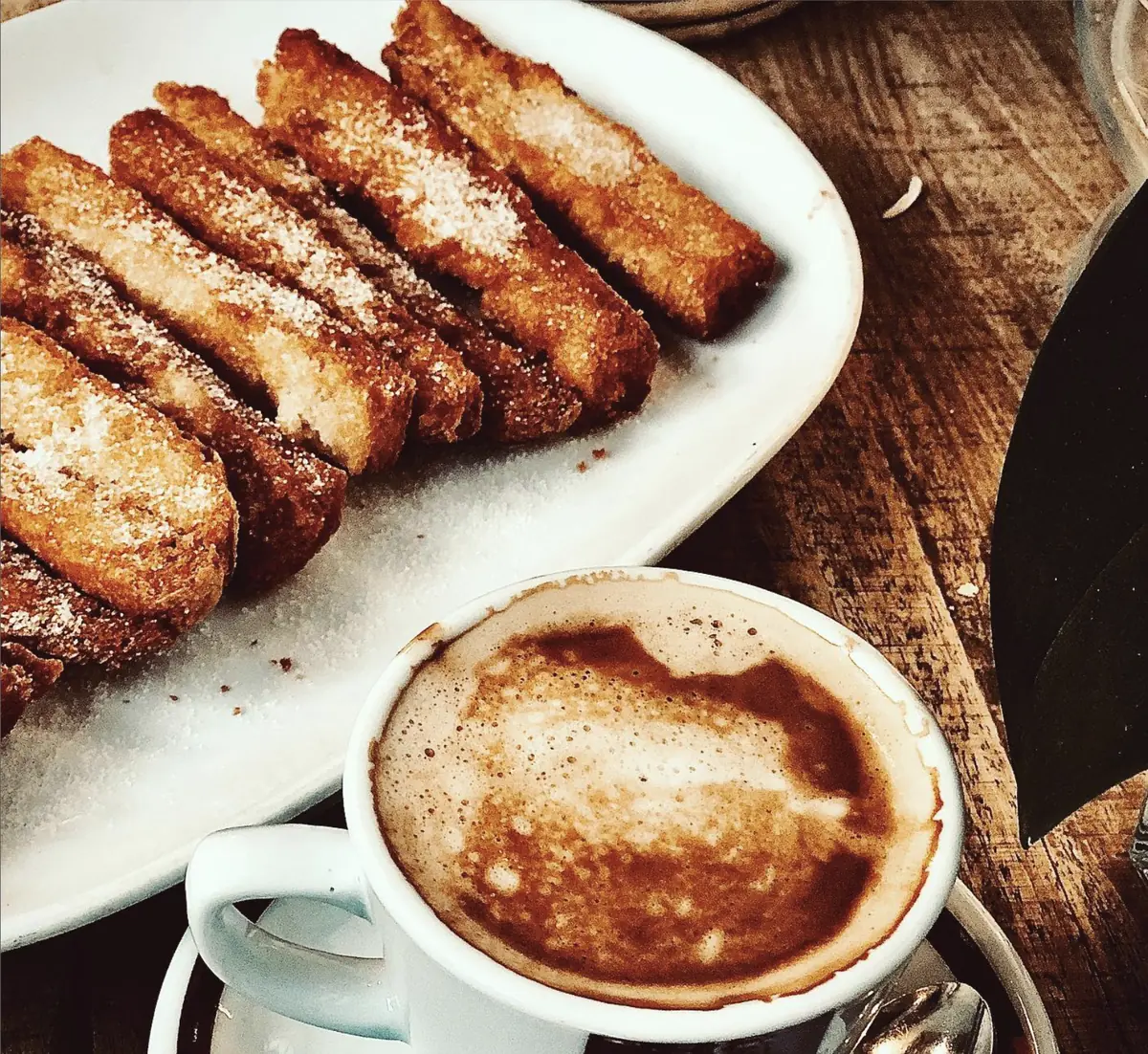 Picatostes con una taza de café